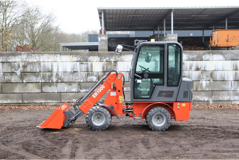 Everun ER1000 - Gumikerekes homlokrakodó: 2 kép. Everun ER1000 - Gumikerekes homlokrakodó: 2 kép.