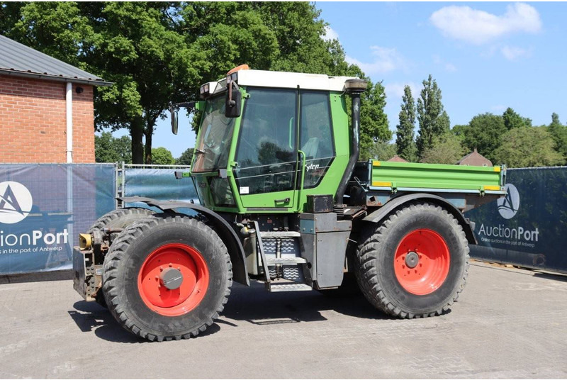 Fendt 520 - Traktor: 1 kép. Fendt 520 - Traktor: 1 kép.