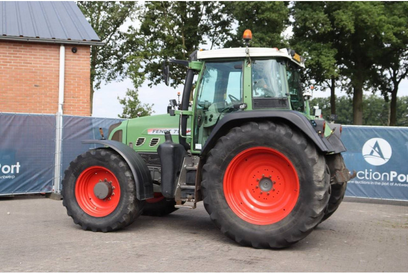 Fendt 716 VARIO - Traktor: 3 kép. Fendt 716 VARIO - Traktor: 3 kép.
