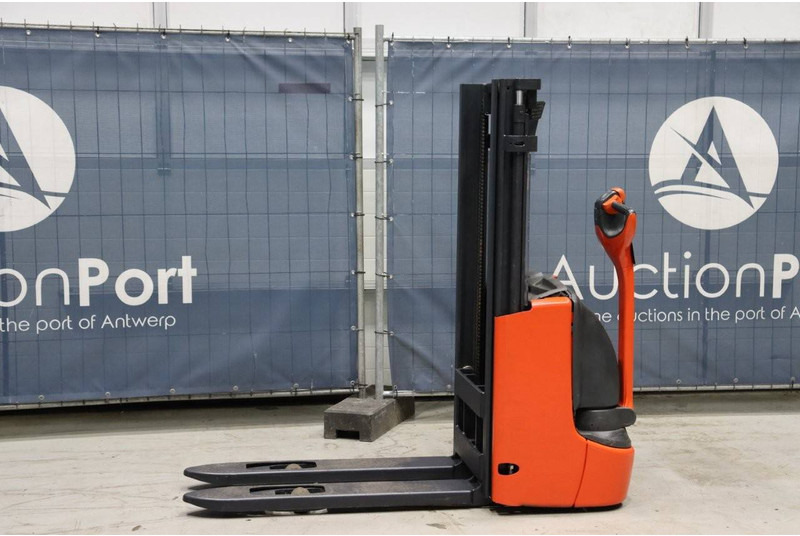 Fenwick-Linde L10B - Emelőtargoncá: 1 kép. Fenwick-Linde L10B - Emelőtargoncá: 1 kép.