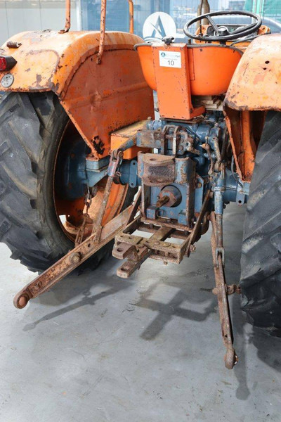 Traktor Fiat 450: 16 kép. Traktor Fiat 450: 16 kép.