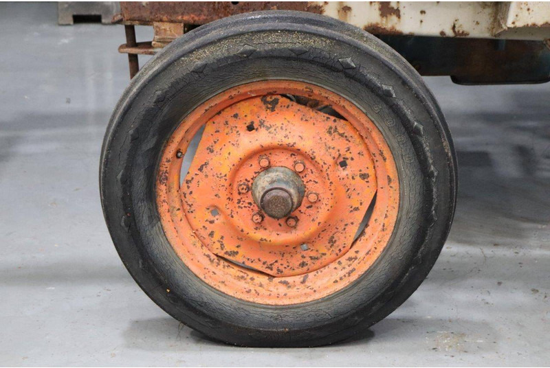 Traktor Fiat 450: 11 kép. Traktor Fiat 450: 11 kép.