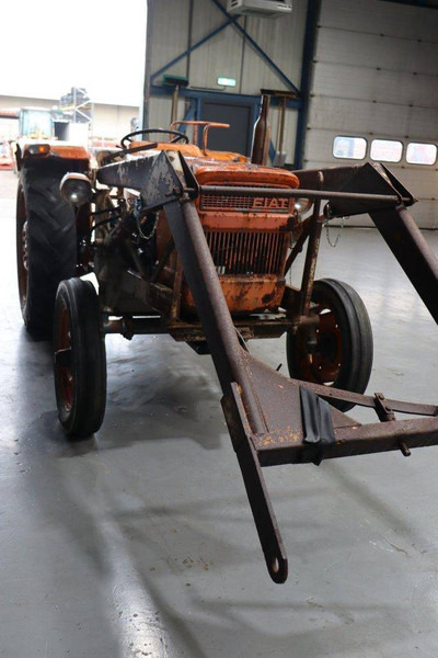 Traktor Fiat 450: 6 kép. Traktor Fiat 450: 6 kép.