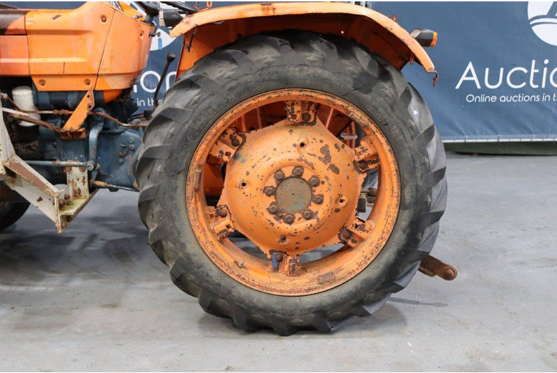 Traktor Fiat 450: 12 kép. Traktor Fiat 450: 12 kép.