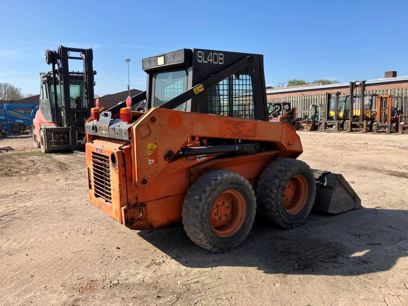 Fiat Kobelco SL40B - Gumikerekes homlokrakodó: 5 kép. Fiat Kobelco SL40B - Gumikerekes homlokrakodó: 5 kép.