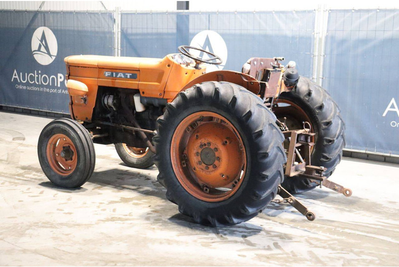 Fiat Vigneto 450 - Traktor: 3 kép. Fiat Vigneto 450 - Traktor: 3 kép.