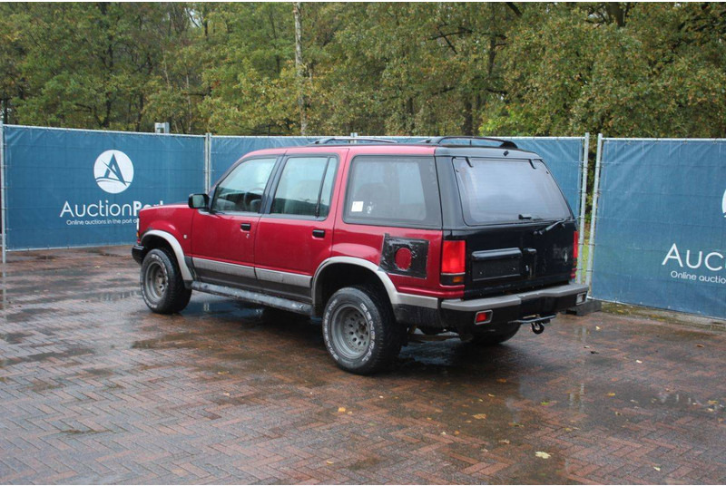 Ford Explorer - Terepjáró/ SUV: 3 kép. Ford Explorer - Terepjáró/ SUV: 3 kép.