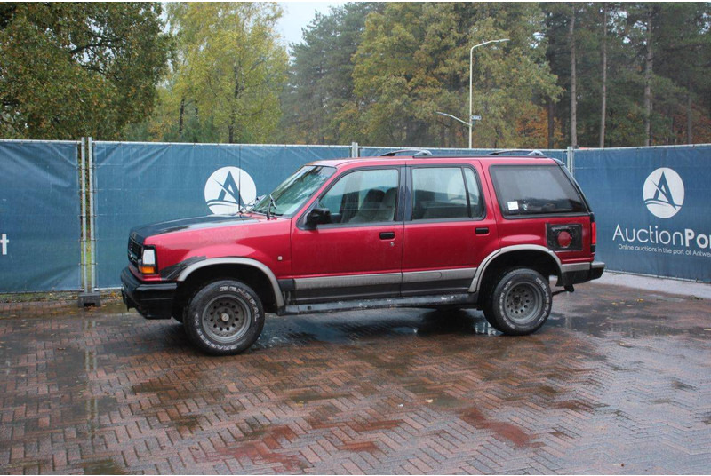 Ford Explorer - Terepjáró/ SUV: 1 kép. Ford Explorer - Terepjáró/ SUV: 1 kép.