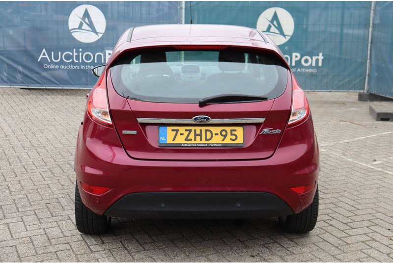 Ford Fiesta - Szedán: 5 kép. Ford Fiesta - Szedán: 5 kép.