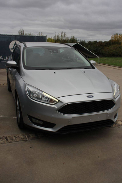 Szedán Ford Focus: 6 kép. Szedán Ford Focus: 6 kép.