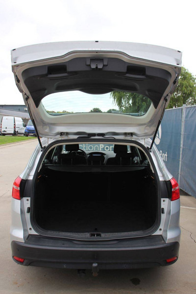 Szedán Ford Focus: 20 kép. Szedán Ford Focus: 20 kép.
