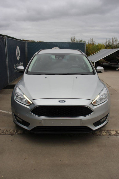 Szedán Ford Focus: 7 kép. Szedán Ford Focus: 7 kép.