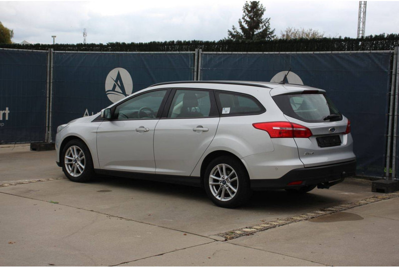 Ford Focus - Szedán: 3 kép. Ford Focus - Szedán: 3 kép.
