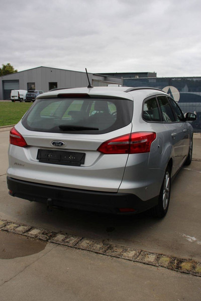 Ford Focus - Szedán: 5 kép. Ford Focus - Szedán: 5 kép.