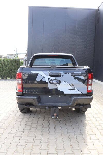 Ford Ranger Raptor - Szedán: 5 kép. Ford Ranger Raptor - Szedán: 5 kép.