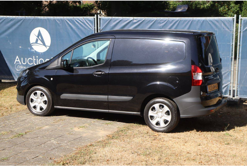 Ford Transit Courier - Furgon: 3 kép. Ford Transit Courier - Furgon: 3 kép.