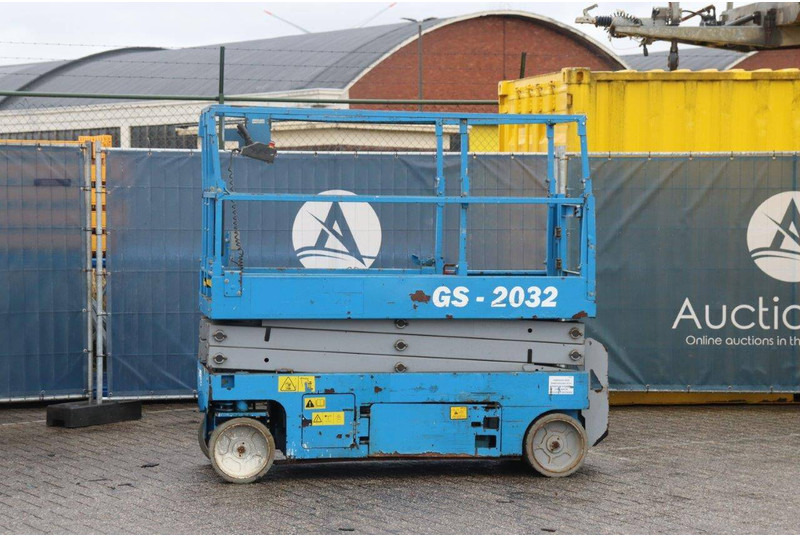Genie GS-2032 - Ollós emelő: 1 kép. Genie GS-2032 - Ollós emelő: 1 kép.