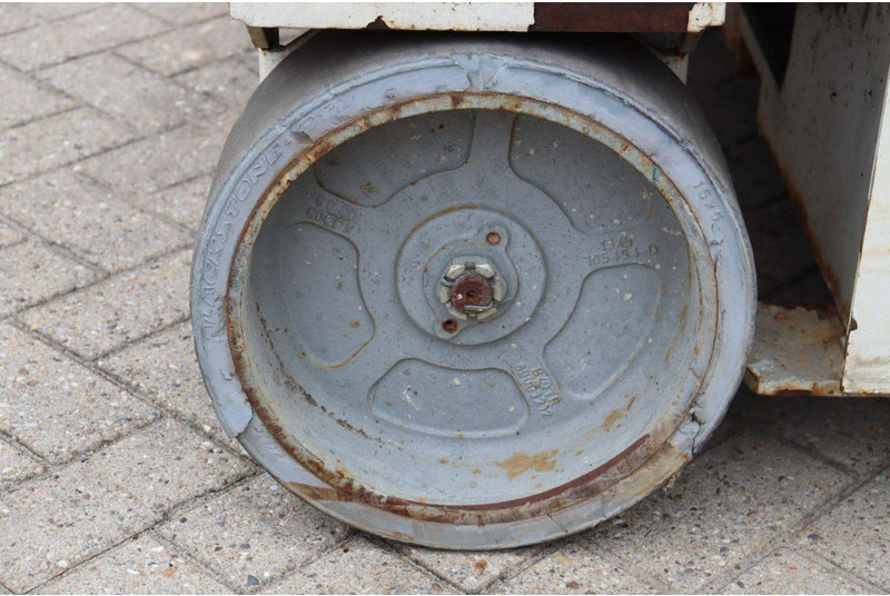 Ollós emelő Genie GS-2046: 10 kép. Ollós emelő Genie GS-2046: 10 kép.