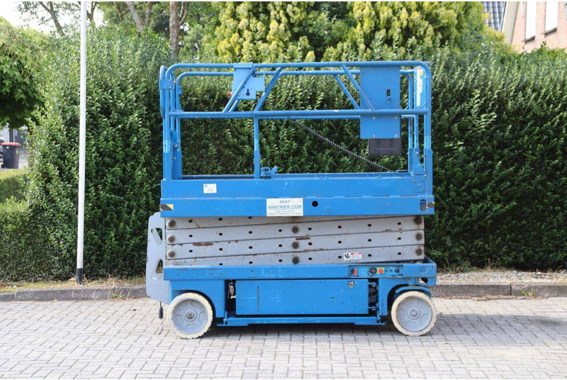 Genie GS-2646 - Ollós emelő: 2 kép. Genie GS-2646 - Ollós emelő: 2 kép.