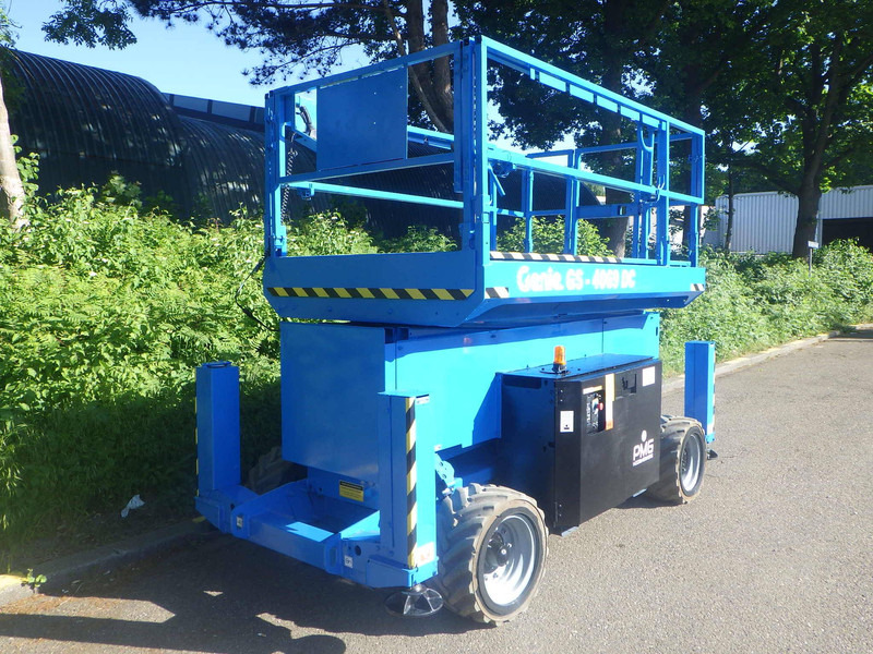 Genie GS-4069DC - Ollós emelő: 2 kép. Genie GS-4069DC - Ollós emelő: 2 kép.