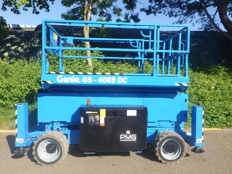 Genie GS-4069DC - Ollós emelő: 1 kép. Genie GS-4069DC - Ollós emelő: 1 kép.