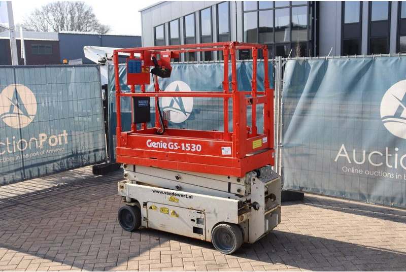 Genie GS1532 - Ollós emelő: 3 kép. Genie GS1532 - Ollós emelő: 3 kép.