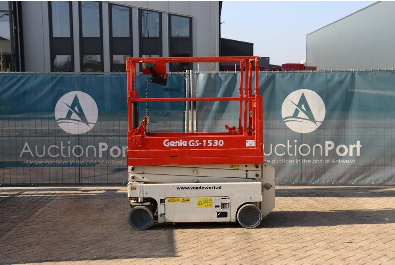 Genie GS1532 - Ollós emelő: 2 kép. Genie GS1532 - Ollós emelő: 2 kép.