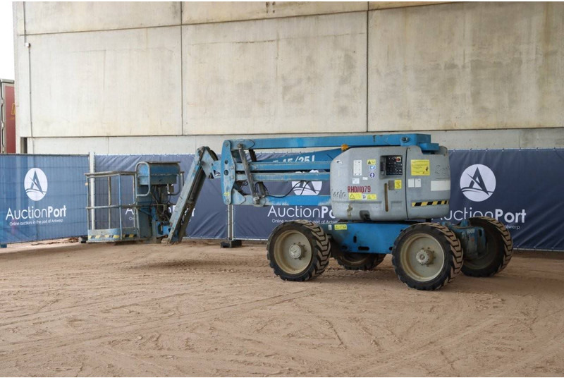 Genie Z-45/25 - Személyemelő: 3 kép. Genie Z-45/25 - Személyemelő: 3 kép.