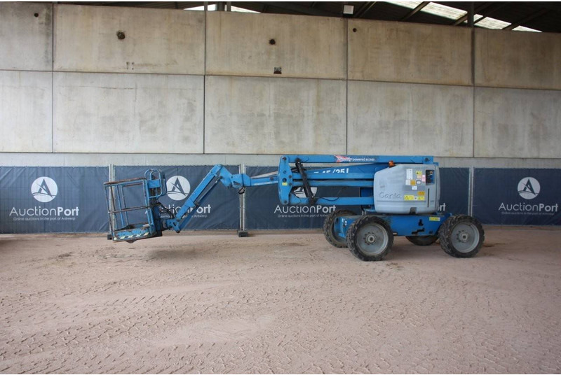 Genie Z-45/25J - Személyemelő: 1 kép. Genie Z-45/25J - Személyemelő: 1 kép.