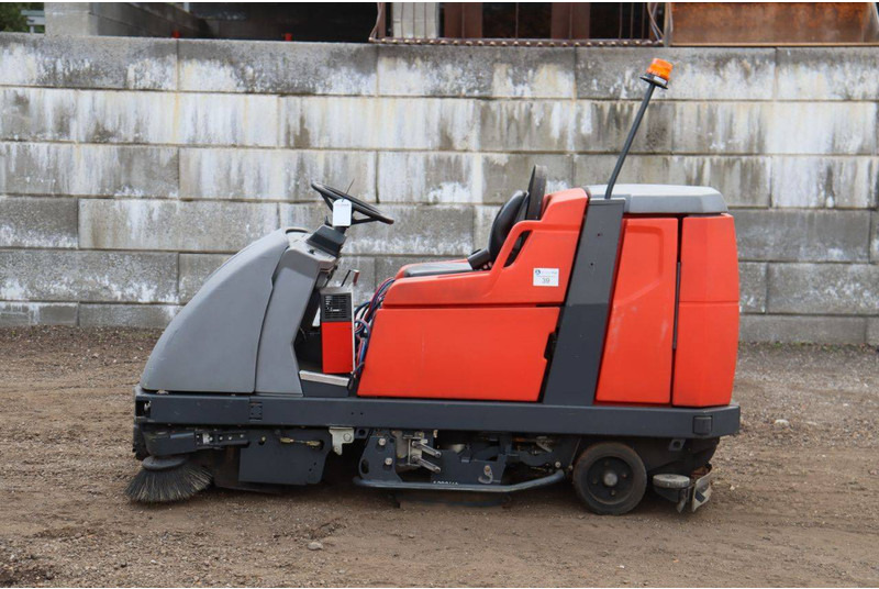 Hako B310R CL - Utcaseprő gép: 2 kép. Hako B310R CL - Utcaseprő gép: 2 kép.