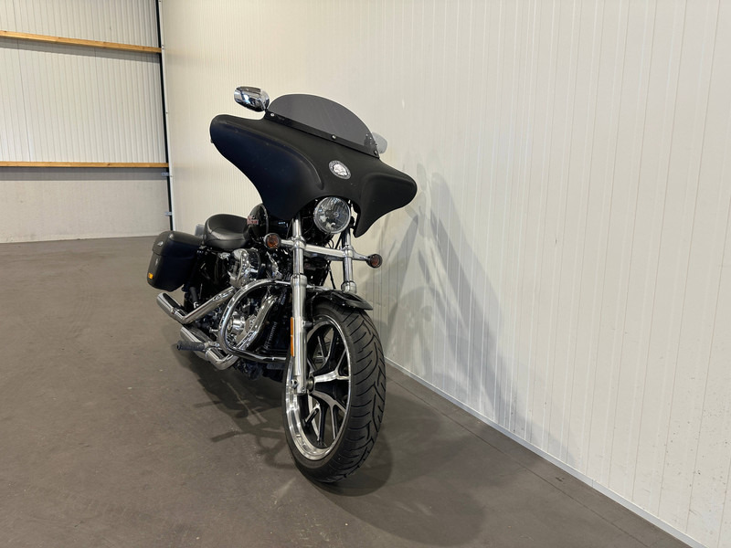 Harley-Davidson Chopper XL 1200T Superlow - Motorkerékpár: 4 kép. Harley-Davidson Chopper XL 1200T Superlow - Motorkerékpár: 4 kép.