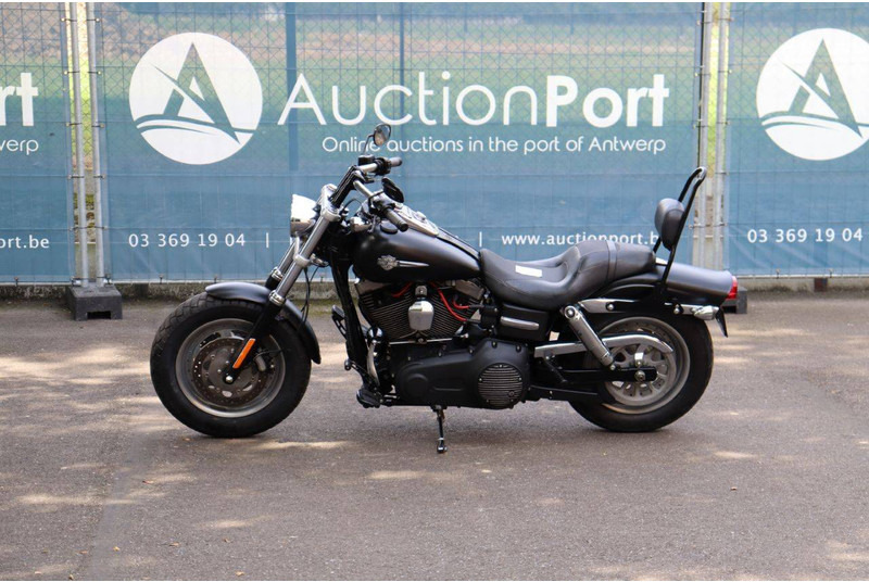 Harley-Davidson DYNA FAT BOB - Motorkerékpár: 1 kép. Harley-Davidson DYNA FAT BOB - Motorkerékpár: 1 kép.
