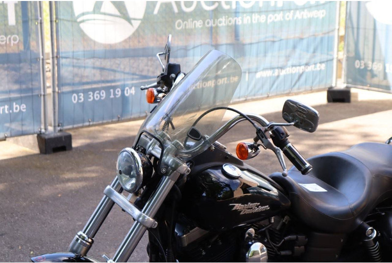 Motorkerékpár Harley-Davidson Dyna Street Bob: 12 kép.