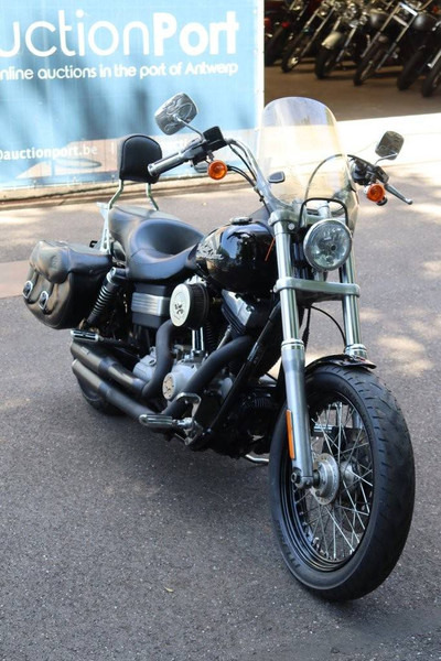 Motorkerékpár Harley-Davidson Dyna Street Bob: 8 kép.