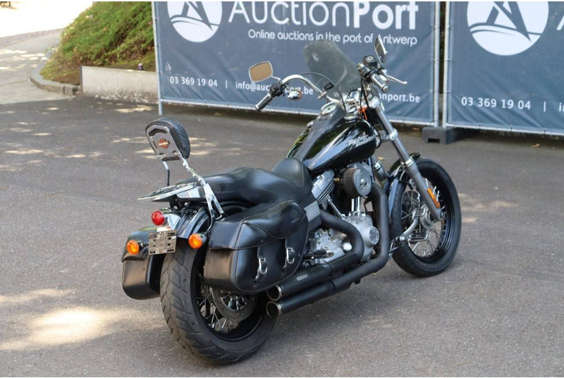 Motorkerékpár Harley-Davidson Dyna Street Bob: 6 kép.