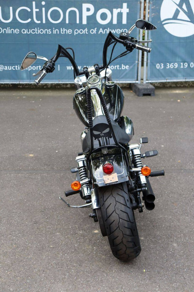 Harley-Davidson Dyna Wide Glide - Motorkerékpár: 5 kép. Harley-Davidson Dyna Wide Glide - Motorkerékpár: 5 kép.