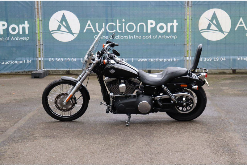 Harley-Davidson Dyna Wide Glide - Motorkerékpár: 2 kép. Harley-Davidson Dyna Wide Glide - Motorkerékpár: 2 kép.
