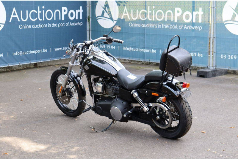 Harley-Davidson Dyna Wide Glide - Motorkerékpár: 3 kép. Harley-Davidson Dyna Wide Glide - Motorkerékpár: 3 kép.