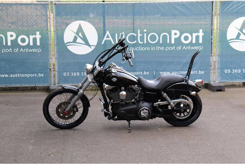 Harley-Davidson Dyna Wide Glide - Motorkerékpár: 1 kép. Harley-Davidson Dyna Wide Glide - Motorkerékpár: 1 kép.