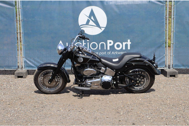 Harley-Davidson FLSTF - Motorkerékpár: 2 kép. Harley-Davidson FLSTF - Motorkerékpár: 2 kép.