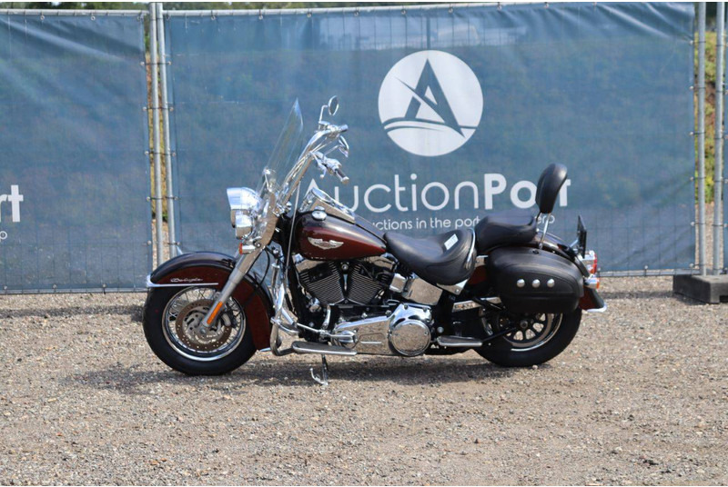 Harley-Davidson FLSTN SOFTAIL DELUXE - Motorkerékpár: 1 kép. Harley-Davidson FLSTN SOFTAIL DELUXE - Motorkerékpár: 1 kép.