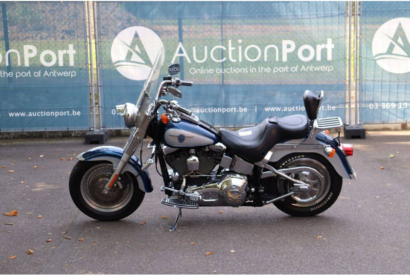 Harley-Davidson Fat Boy - Motorkerékpár: 2 kép. Harley-Davidson Fat Boy - Motorkerékpár: 2 kép.