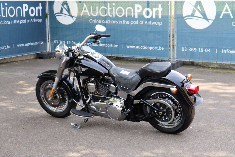 Harley-Davidson Fat Boy - Motorkerékpár: 3 kép. Harley-Davidson Fat Boy - Motorkerékpár: 3 kép.