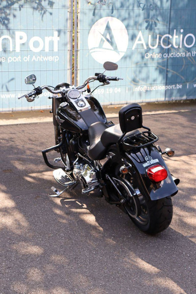 Harley-Davidson Fat Boy - Motorkerékpár: 4 kép. Harley-Davidson Fat Boy - Motorkerékpár: 4 kép.
