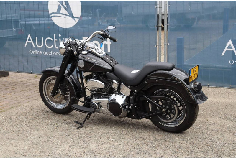 Harley-Davidson Fatboy - Motorkerékpár: 3 kép. Harley-Davidson Fatboy - Motorkerékpár: 3 kép.