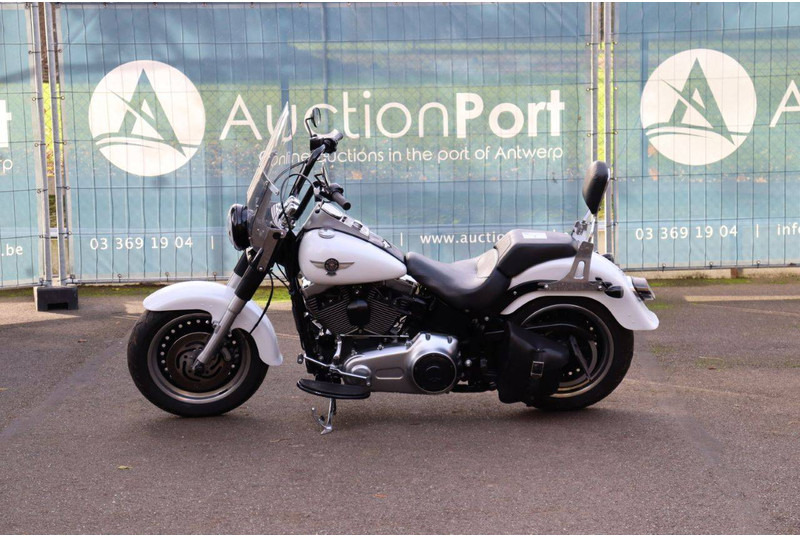Harley-Davidson Fatboy LO - Motorkerékpár: 2 kép. Harley-Davidson Fatboy LO - Motorkerékpár: 2 kép.