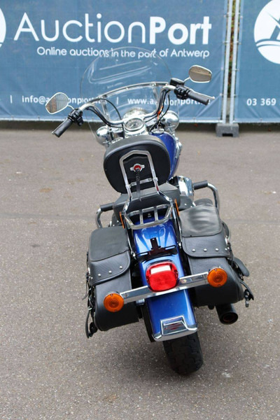 Harley-Davidson Heritage Softail Classic - Motorkerékpár: 5 kép. Harley-Davidson Heritage Softail Classic - Motorkerékpár: 5 kép.