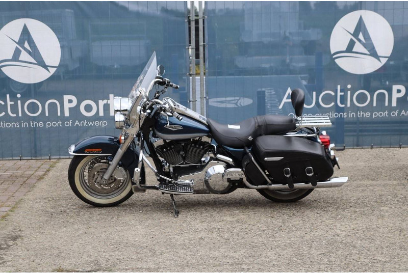 Harley-Davidson Road King - Motorkerékpár: 2 kép. Harley-Davidson Road King - Motorkerékpár: 2 kép.