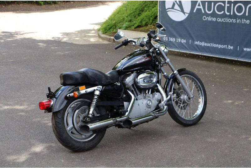Motorkerékpár Harley-Davidson Sportster XL883: 6 kép.
