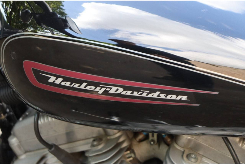 Motorkerékpár Harley-Davidson Sportster XL883: 18 kép.